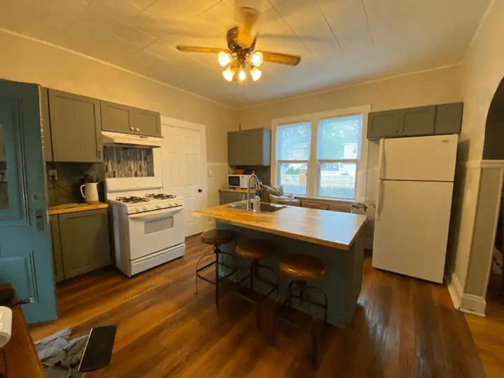 Cozy 3 & 4 Bed Home 2 Blocks To Hospitals & Lambeau Green Bay Exterior foto