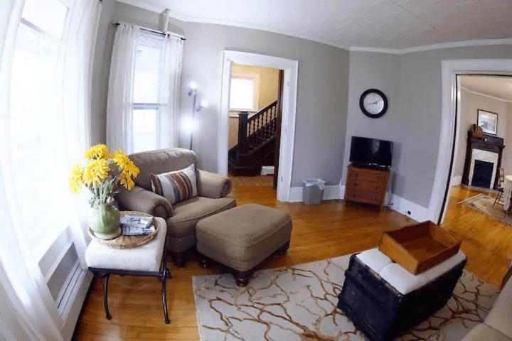 Cozy 3 & 4 Bed Home 2 Blocks To Hospitals & Lambeau Green Bay Exterior foto