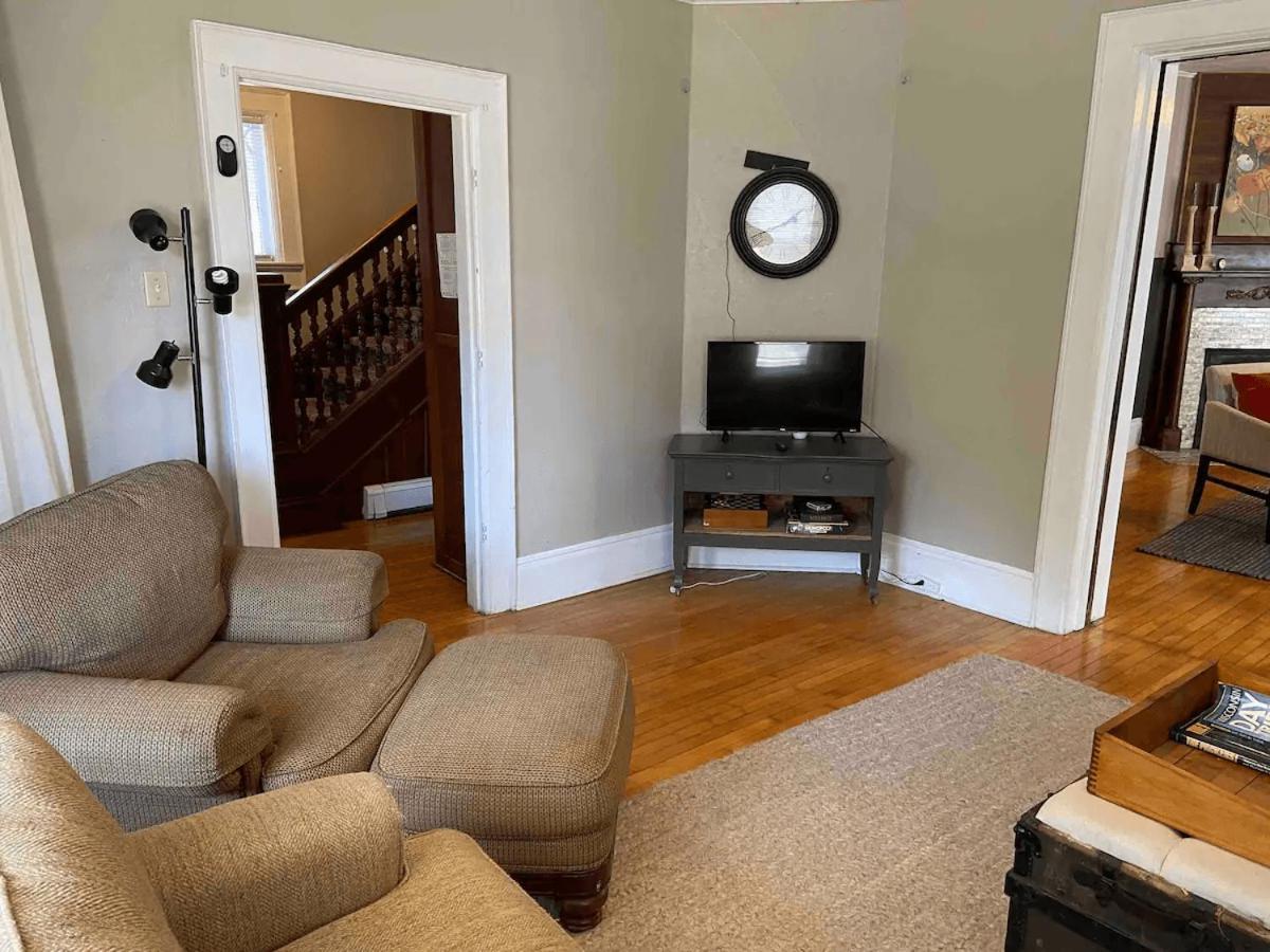 Cozy 3 & 4 Bed Home 2 Blocks To Hospitals & Lambeau Green Bay Exterior foto
