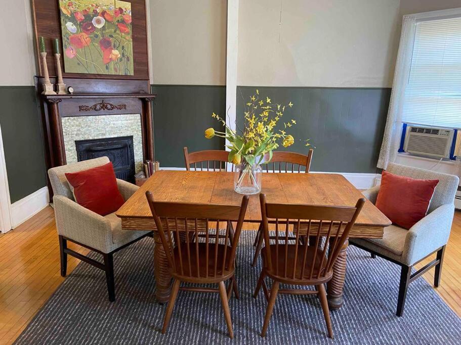 Cozy 3 & 4 Bed Home 2 Blocks To Hospitals & Lambeau Green Bay Exterior foto